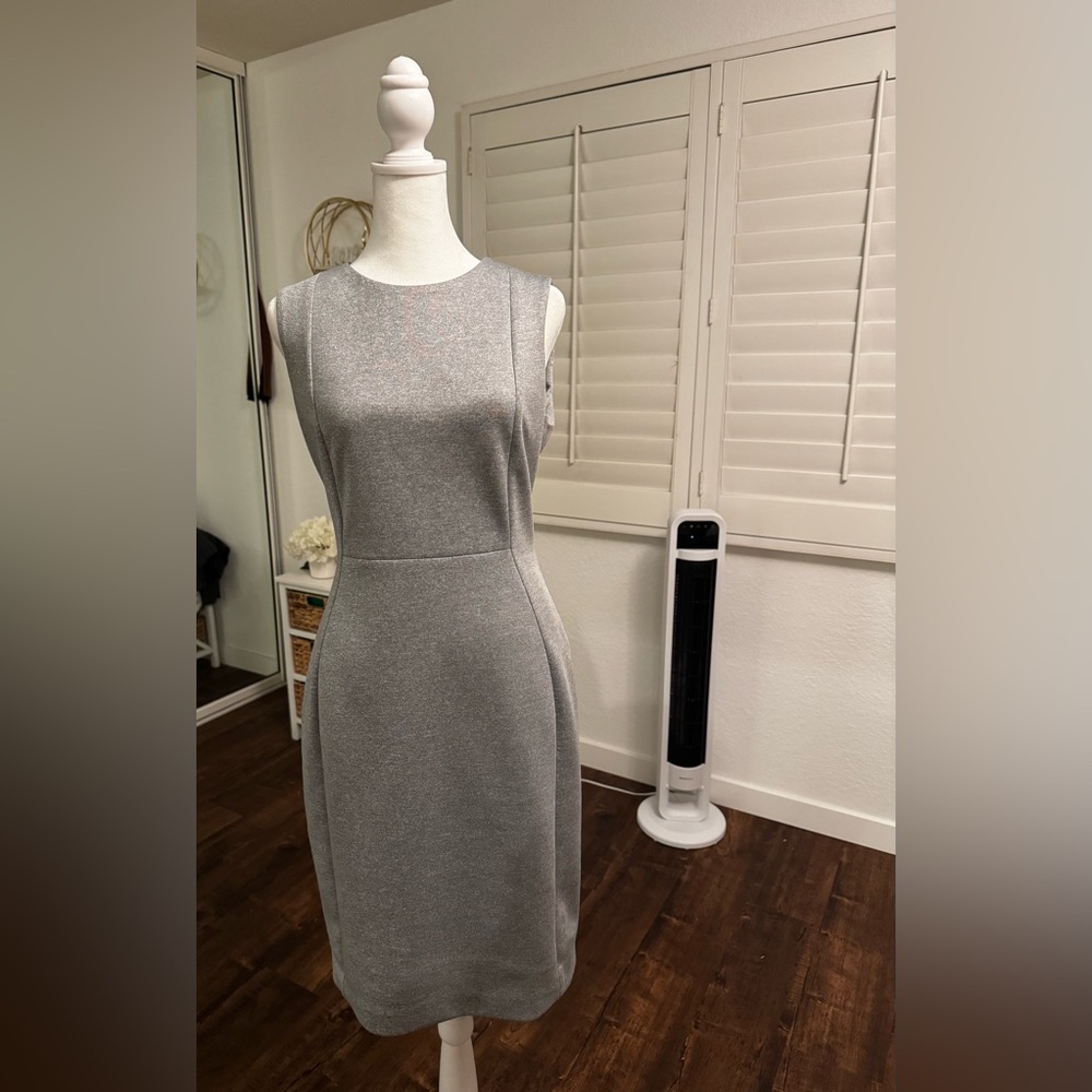 Sleeveless Sheath Dress
Calvin Klein